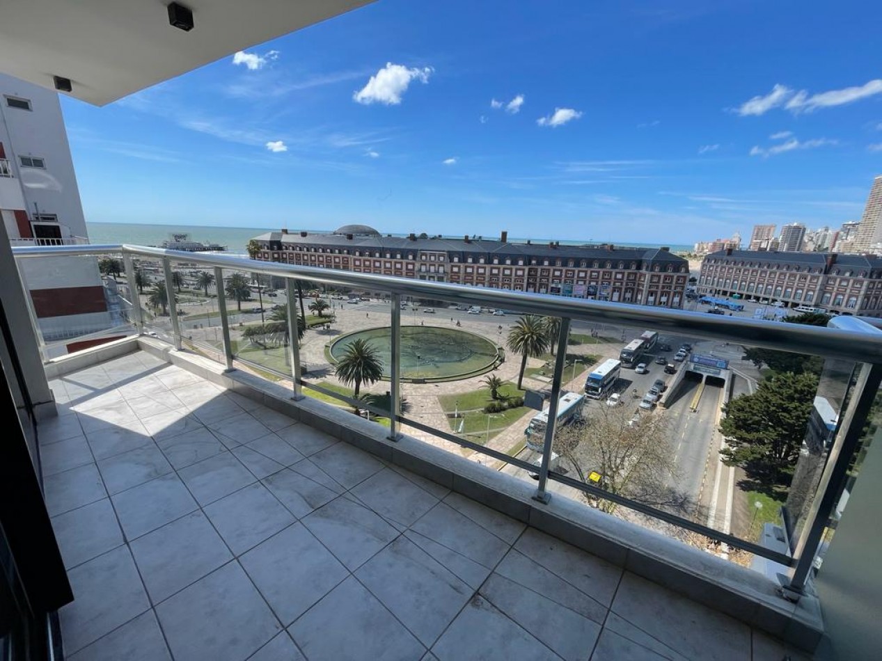 Espectacular Departamento dos ambientes a Estrenar con vista panorica al mar y al casino, con balcon saliente. Cochera. Plaza Colon