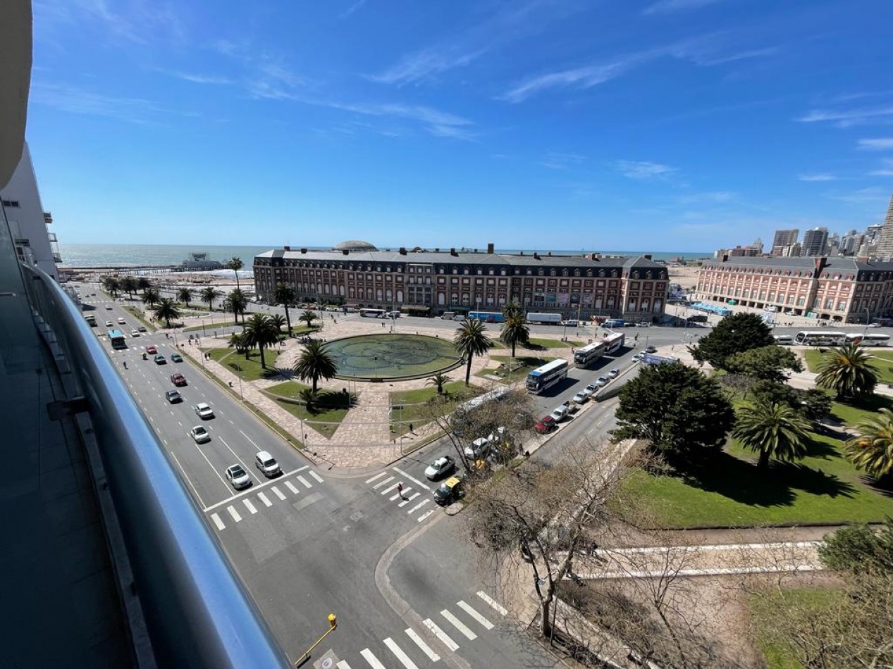 Departamento dos ambientes a Estrenar con vista panoramica al mar y casino., con balocn saliente y cochera. Plaza Colon
