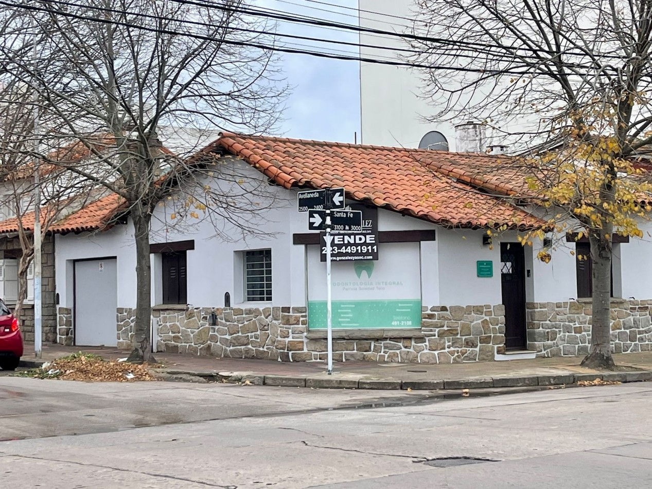 CHALET EN LOTE PORPIO DE 4 AMBIENTES, MUY BUEN ESTADO. IDEAL USO GASTRNOMICO O PROFESIONAL. CHAUVIN