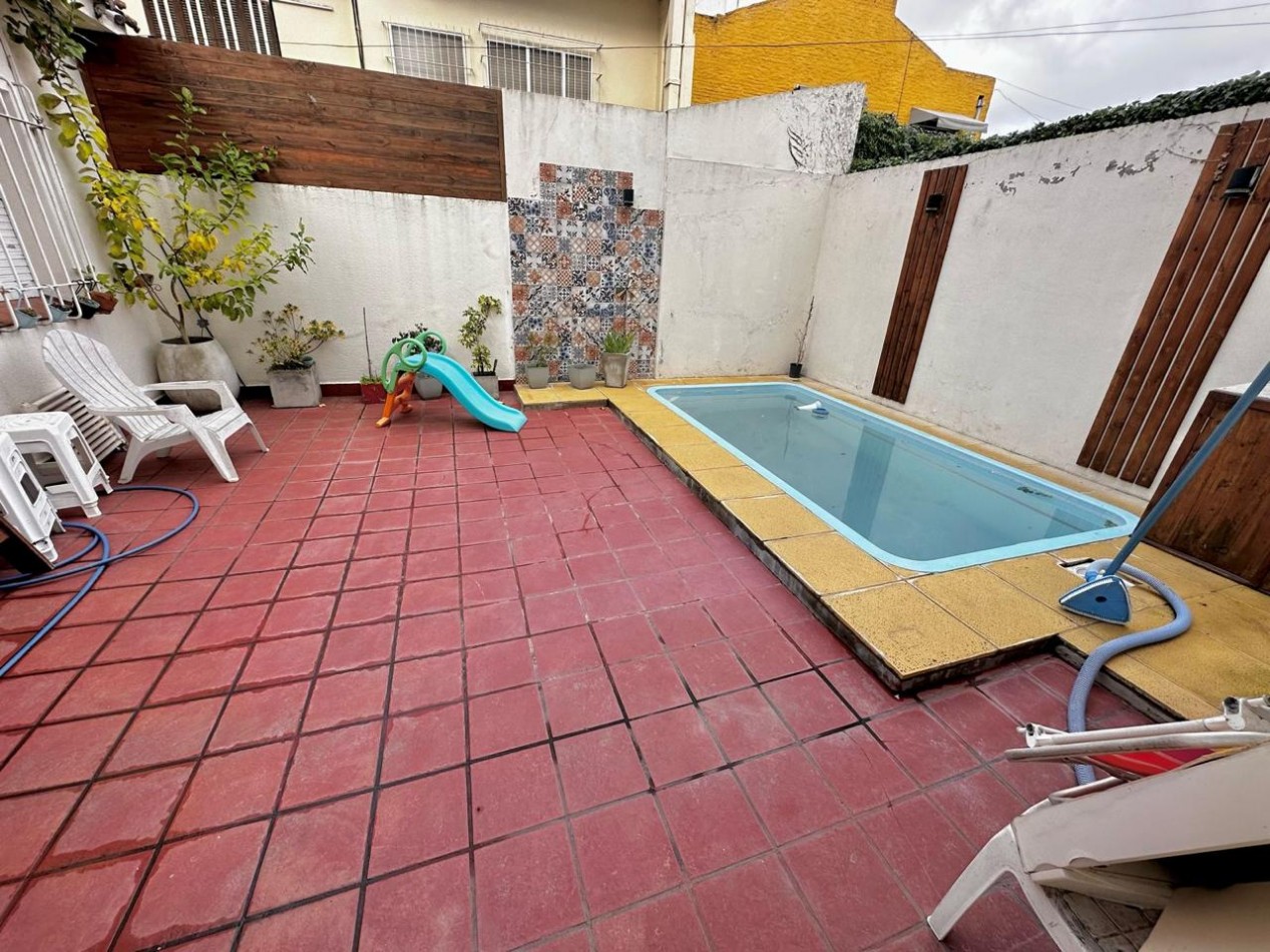 Chalet de cuatro ambientes con piscina. Reciclado. Chauvin