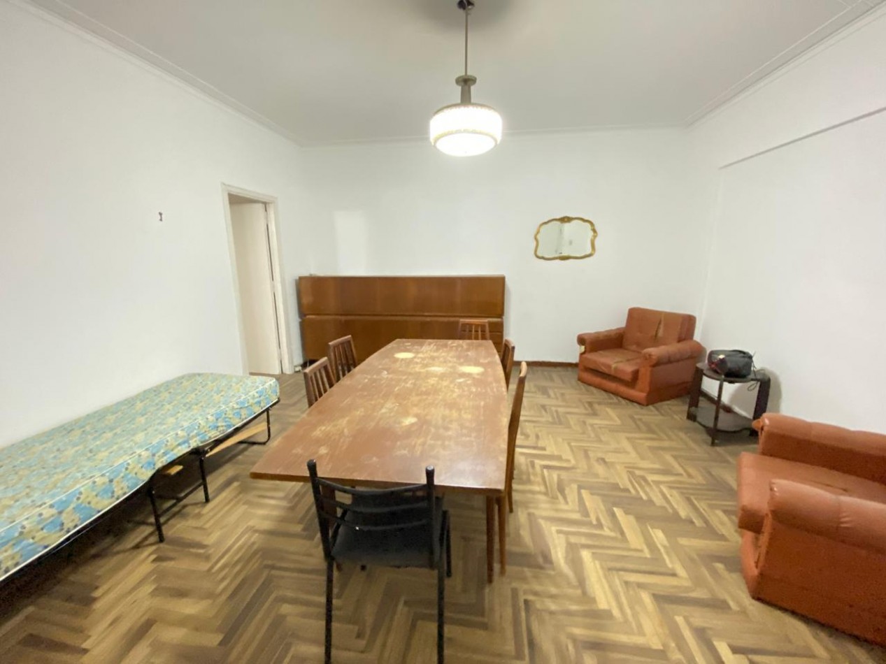 Departamento dos ambientes lateral. Estado original. Zona: Hotel Provincial