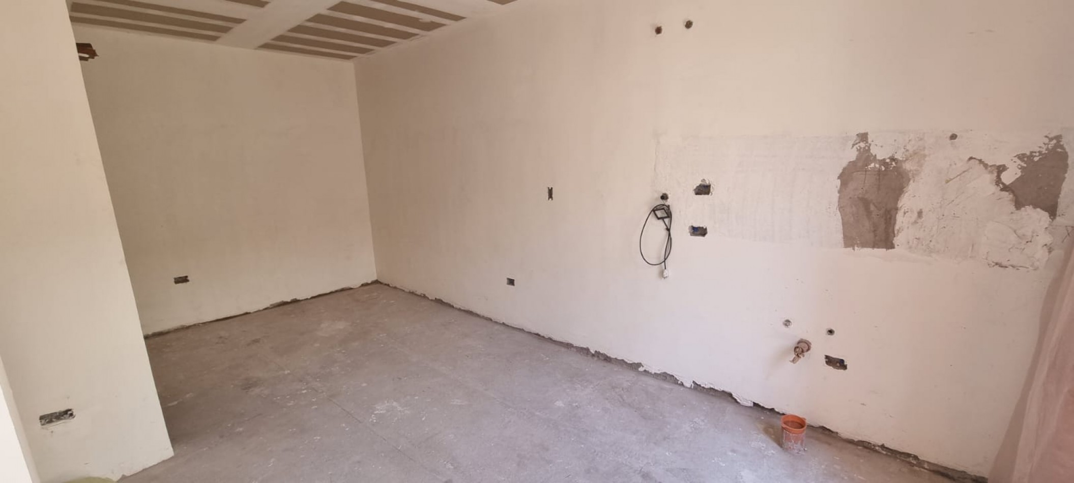 P.H. de 1 ambiente a estrenar con patio.Zona: Don Bosco