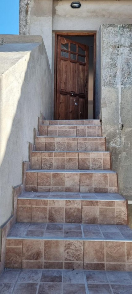 P.H. tres ambientes a estrenar, primer piso por escalera. (EN OBRA)  Zona: Villa Primera 