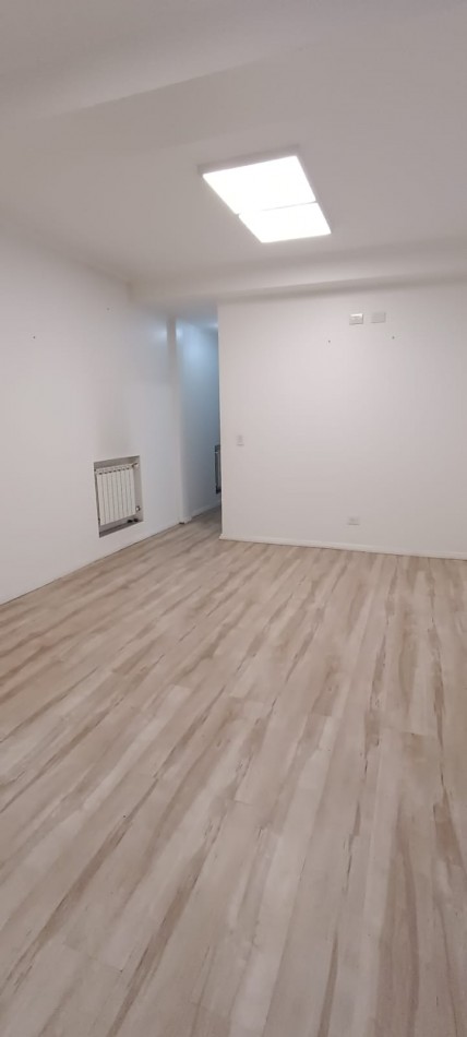OFICINA CON COCHERA (OPCIONA) EN ALQUILER, ZONA CENTRO. IMPECABLE
