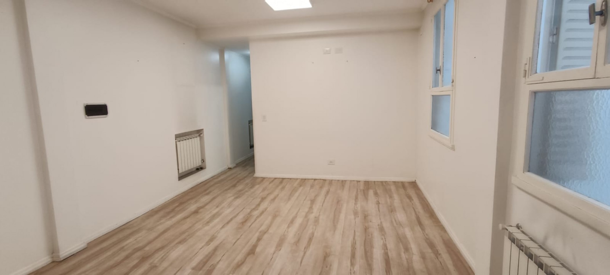 OFICINA CON COCHERA (OPCIONA) EN ALQUILER, ZONA CENTRO. IMPECABLE