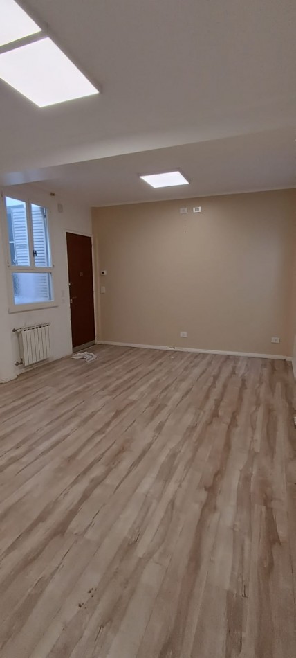 OFICINA CON COCHERA (OPCIONA) EN ALQUILER, ZONA CENTRO. IMPECABLE