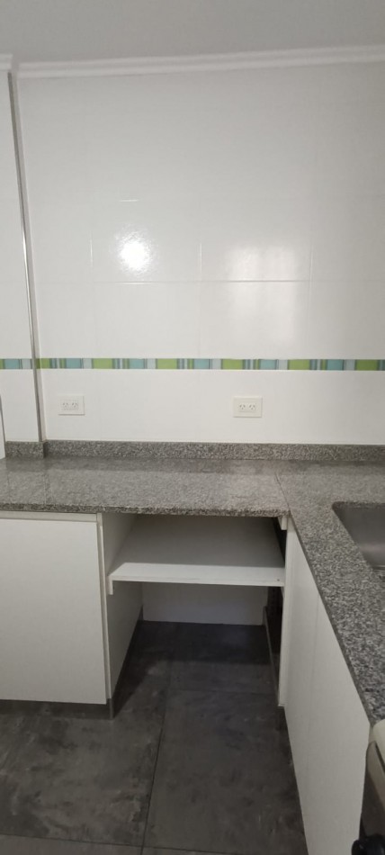 OFICINA CON COCHERA (OPCIONA) EN ALQUILER, ZONA CENTRO. IMPECABLE