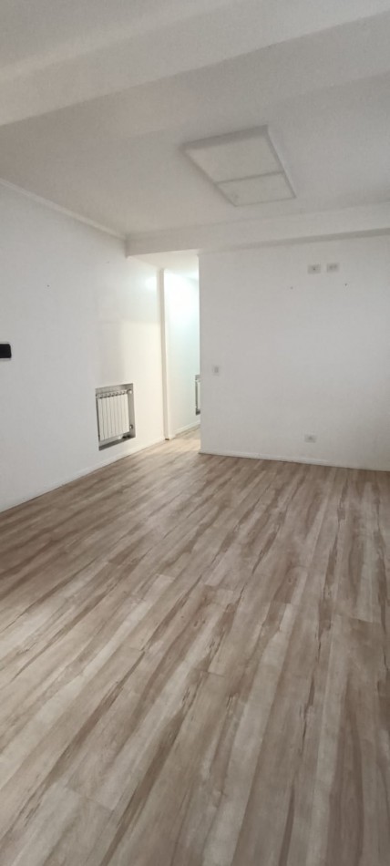OFICINA CON COCHERA (OPCIONA) EN ALQUILER, ZONA CENTRO. IMPECABLE