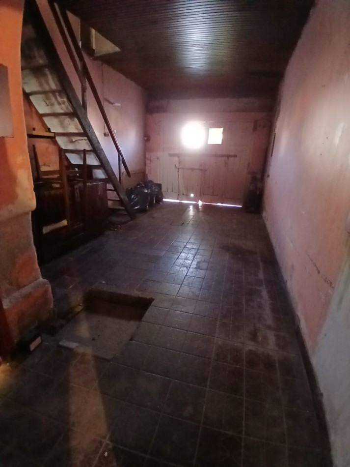 P.H. tres ambientes al frente con cochera. A  remodelar. El Gaucho