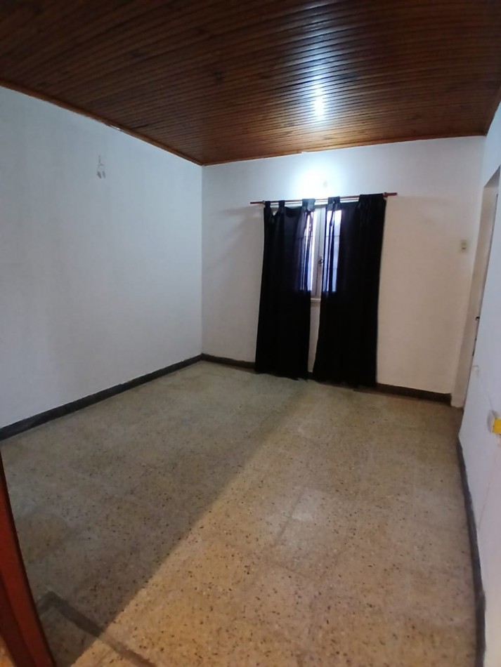 P.H. tres ambientes al frente con cochera. A  remodelar. El Gaucho