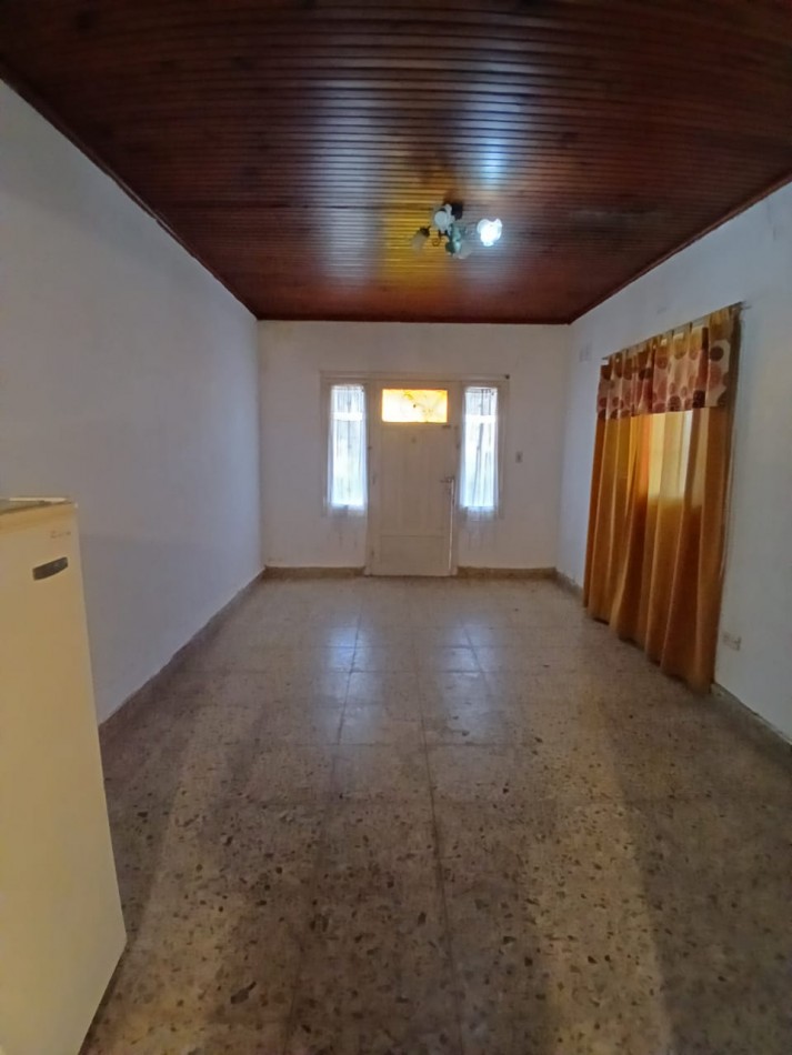 P.H. tres ambientes al frente con cochera. A  remodelar. El Gaucho