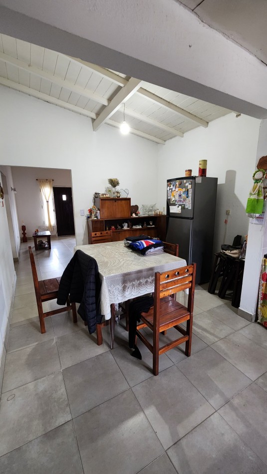 Csa de tres ambientes + departamento de tres ambientes chico. Bo.Jorge Newbery