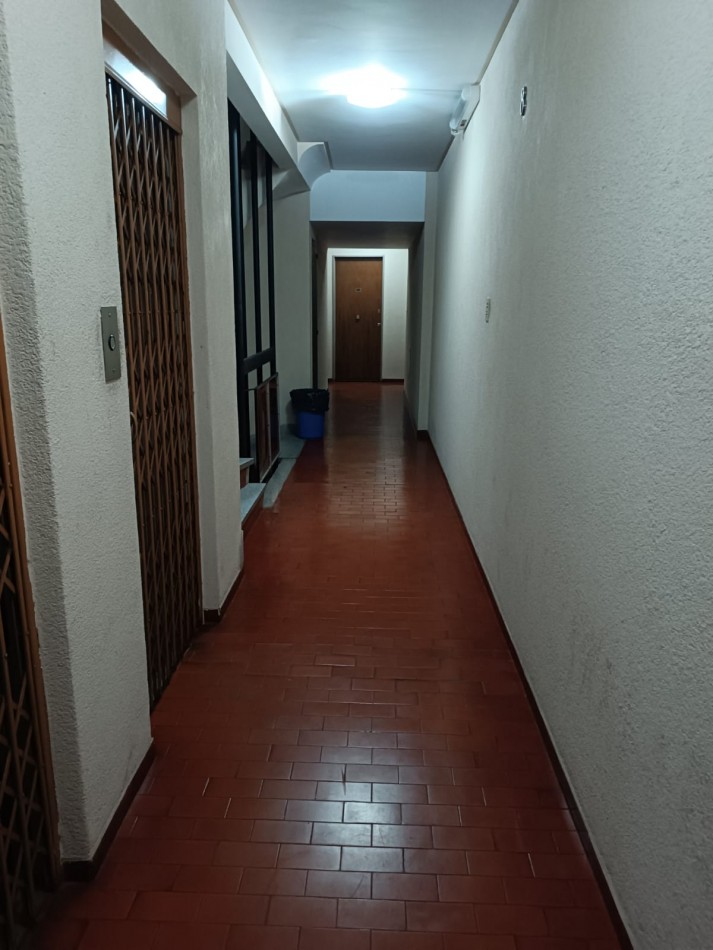 Departamento un ambiente y medio luminoso. Excelente estado. Zona:Guemes