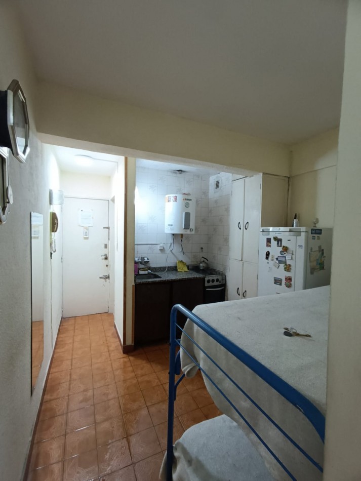 ALQUILER 24 MESES!! DEPARTAMENTO UN AMBIENTE  A LA CALLE CON BALCON SALIENTE. PLAZA MITRE
