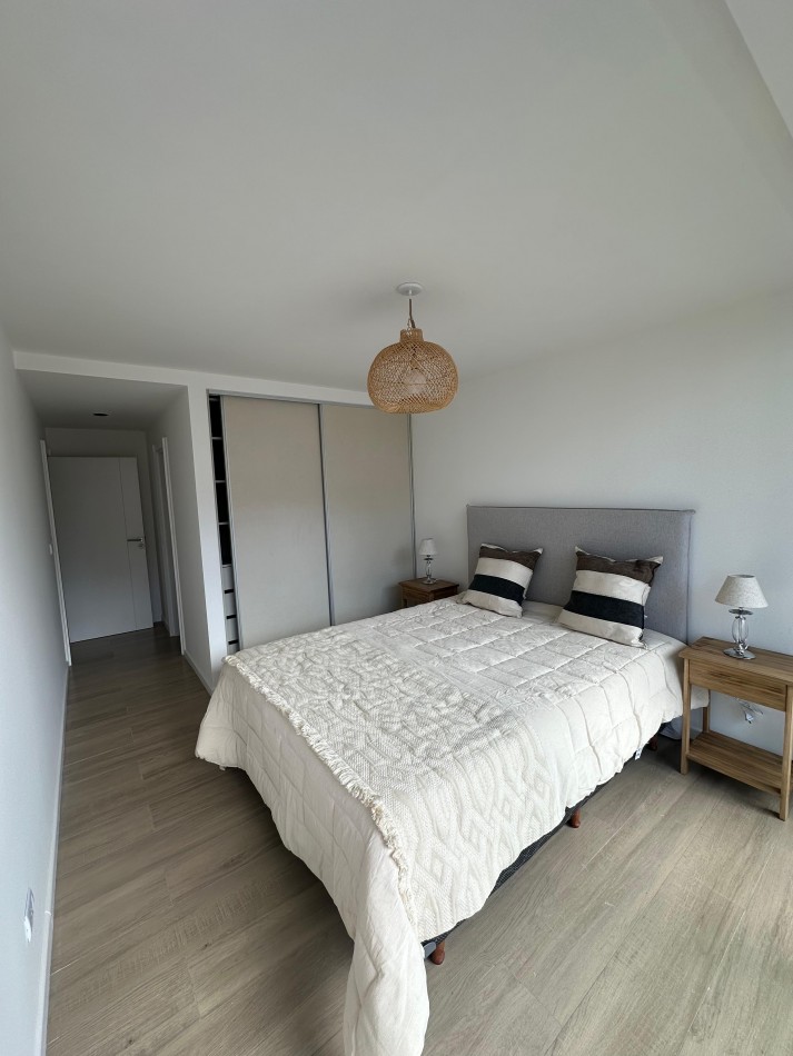 Departamento dos ambientes a Estrenar a la calle con balcon saliente y vista laeral al mar! Plaza Colon