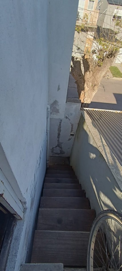 P.H. DOS AMBIENTES PRIMER PISO POR ESCALERA A LA CALLE. ZONA: EL PROGRESO