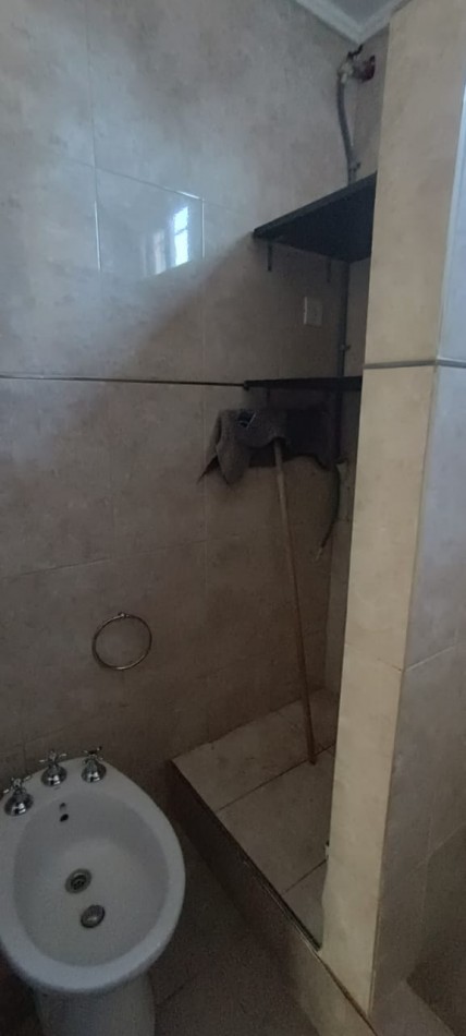  P.H. DOS AMBIENTES PRIMER PISO POR ESCALERA A LA CALLE. ZONA: EL PROGRESO
