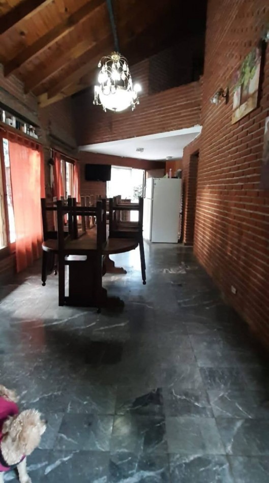 Chalet cuatro ambientes en Bosque Perlata Ramos