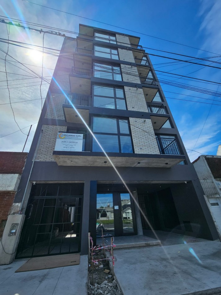 Departamento a Estrenar de dos ambientes a la calle con balcon saliente. Entrega Noviembre 2025. San Jose