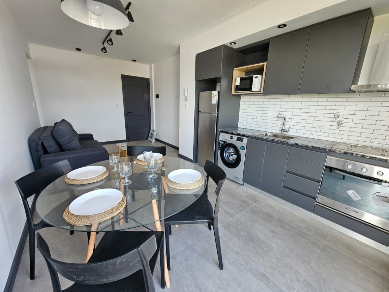 Departamento a Estrenar de dos ambientes a la calle con balcon saliente. Entrega Noviembre 2025. San Jose