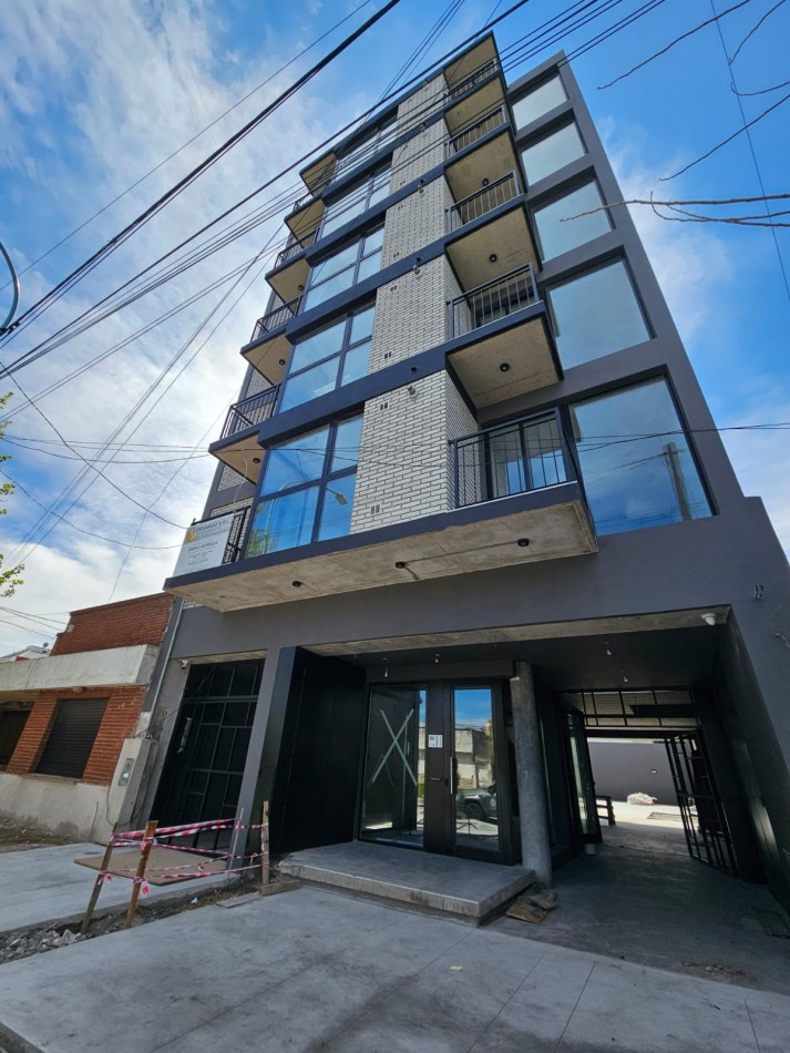 Departamento a Estrenar de dos ambientes a la calle con balcon saliente. Entrega Noviembre 2025. San Jose