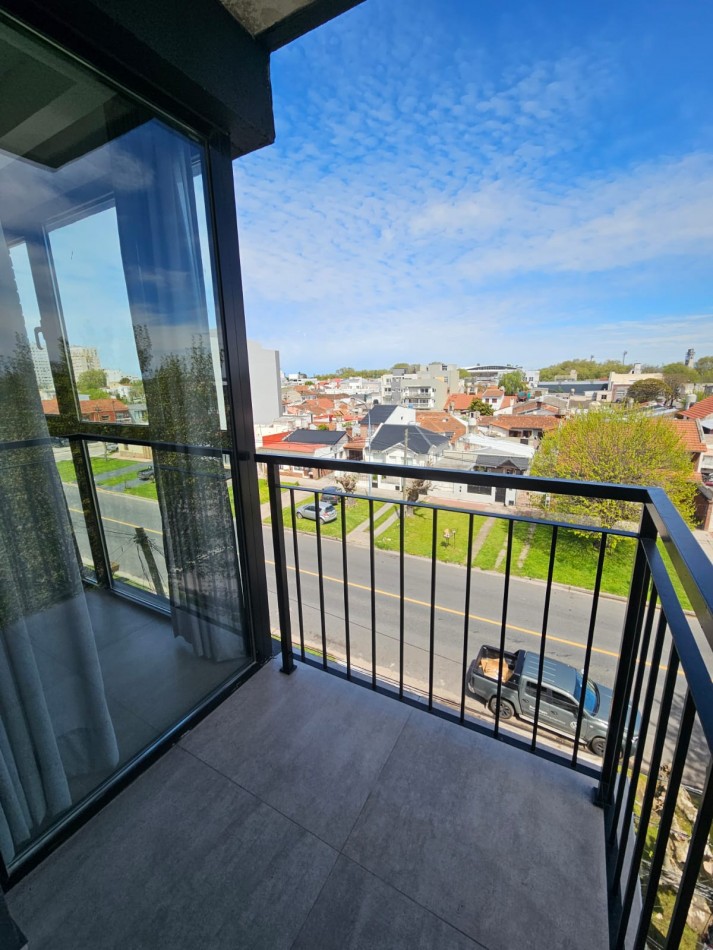 Departamento a Estrenar de dos ambientes a la calle con balcon saliente. Entrega Noviembre 2025. San Jose