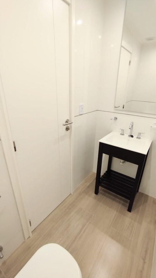 Departamento dos ambientes a Estrenar a la calle con balcon saliente. Amoblado. Zona: Plaza Colon