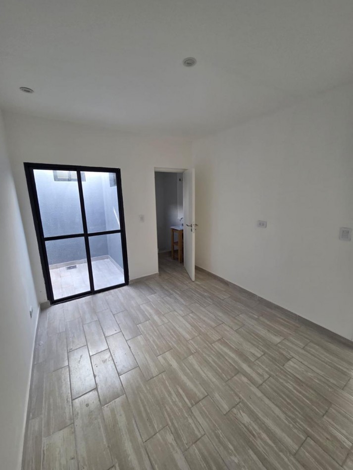 P.H. de 2 ambiente a estrenar con patio.Zona: Don Bosco