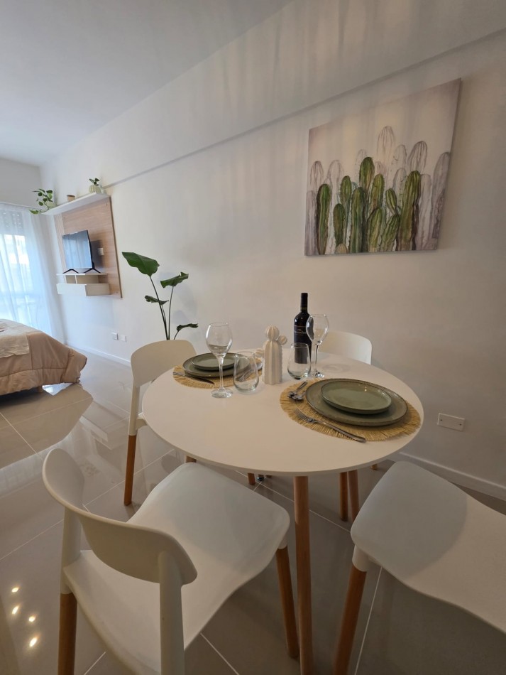 Departamento un ambiente luminoso. Reciclado y amoblado. Zona: Macrocentro