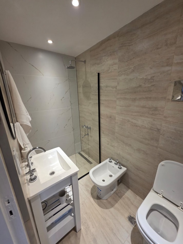 Departamento un ambiente luminoso. Reciclado y amoblado. Zona: Macrocentro