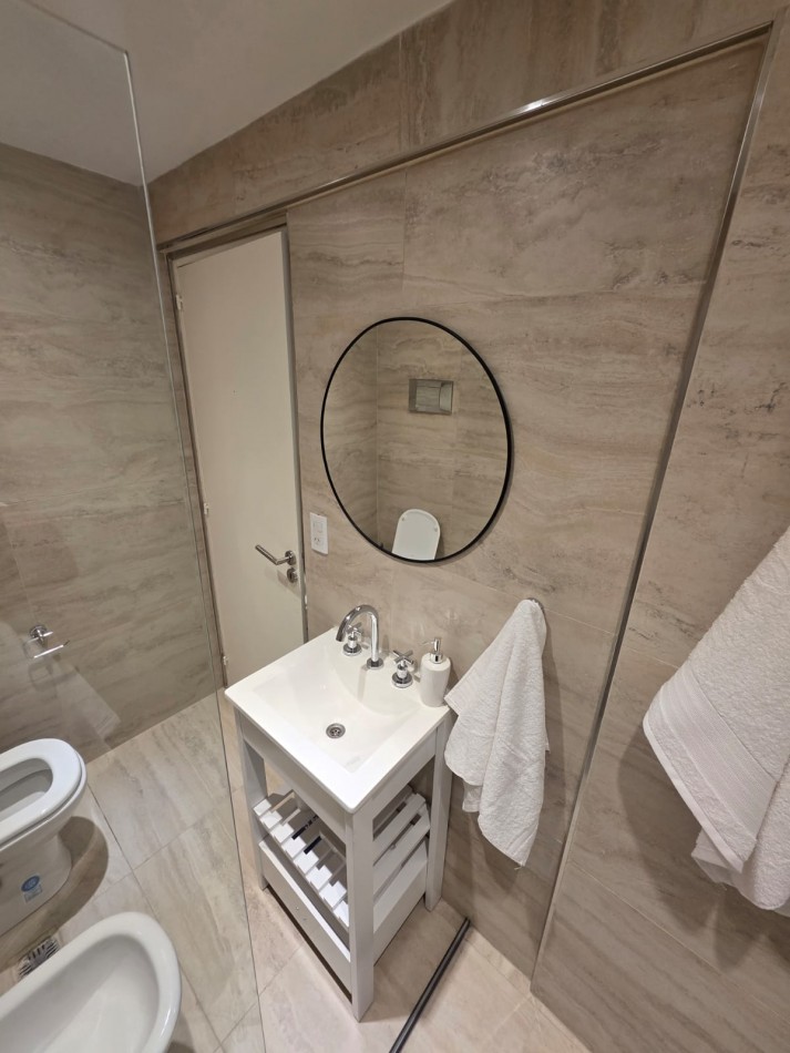 Departamento un ambiente luminoso. Reciclado y amoblado. Zona: Macrocentro