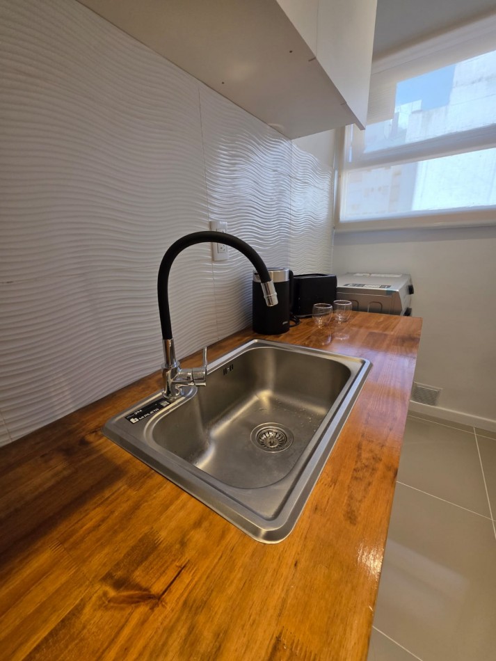 Departamento un ambiente luminoso. Reciclado y amoblado. Zona: Macrocentro