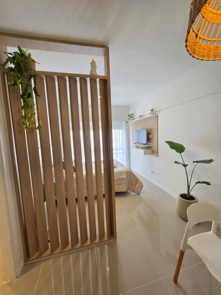 Departamento un ambiente luminoso. Reciclado y amoblado. Zona: Macrocentro