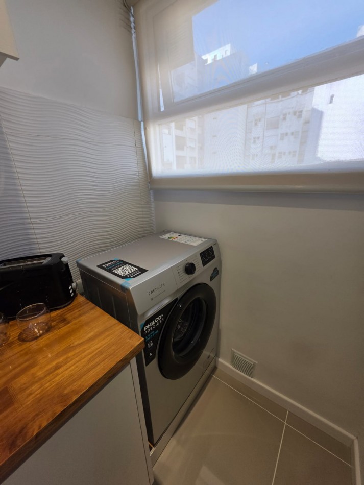 Departamento un ambiente luminoso. Reciclado y amoblado. Zona: Macrocentro