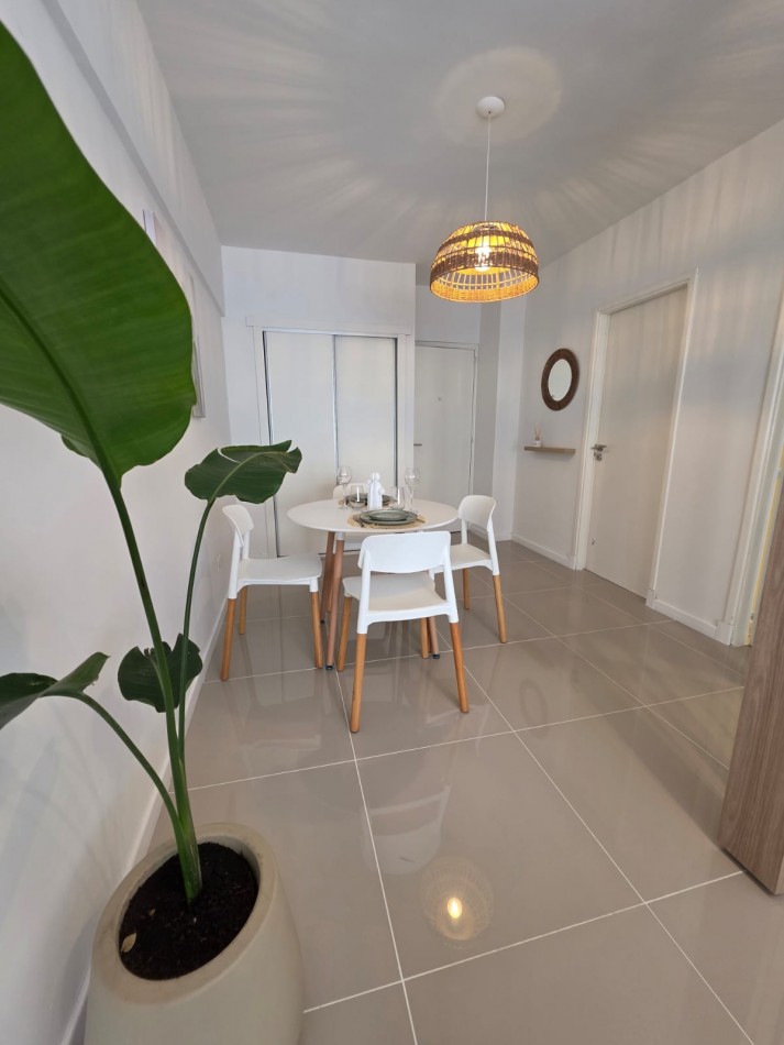 Departamento un ambiente luminoso. Reciclado y amoblado. Zona: Macrocentro