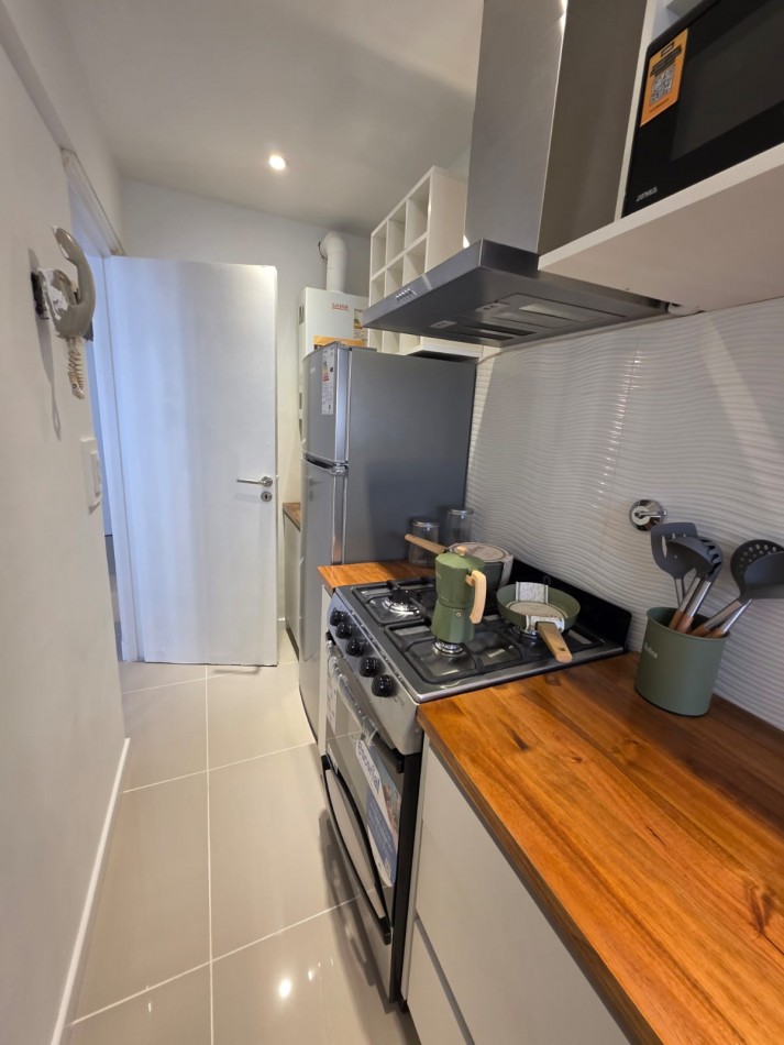 Departamento un ambiente luminoso. Reciclado y amoblado. Zona: Macrocentro