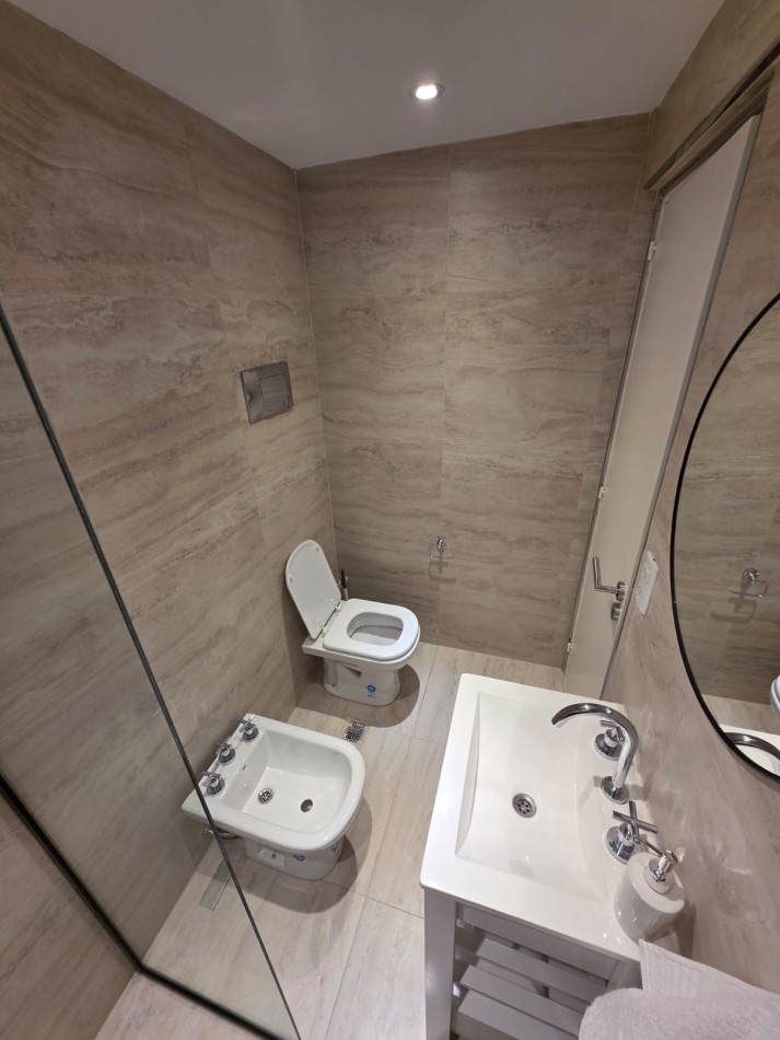 Departamento un ambiente luminoso. Reciclado y amoblado. Zona: Macrocentro