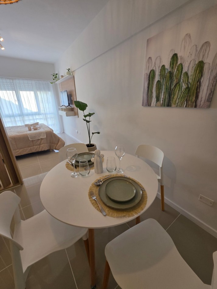 Departamento un ambiente luminoso. Reciclado y amoblado. Zona: Macrocentro