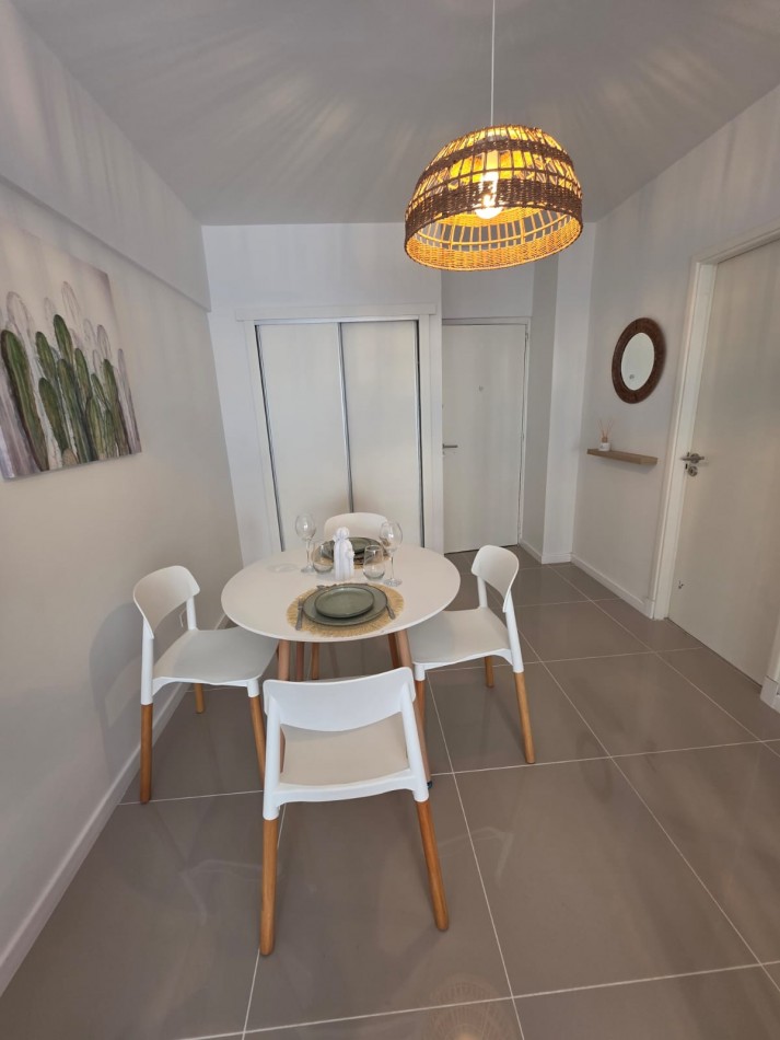 Departamento un ambiente luminoso. Reciclado y amoblado. Zona: Macrocentro