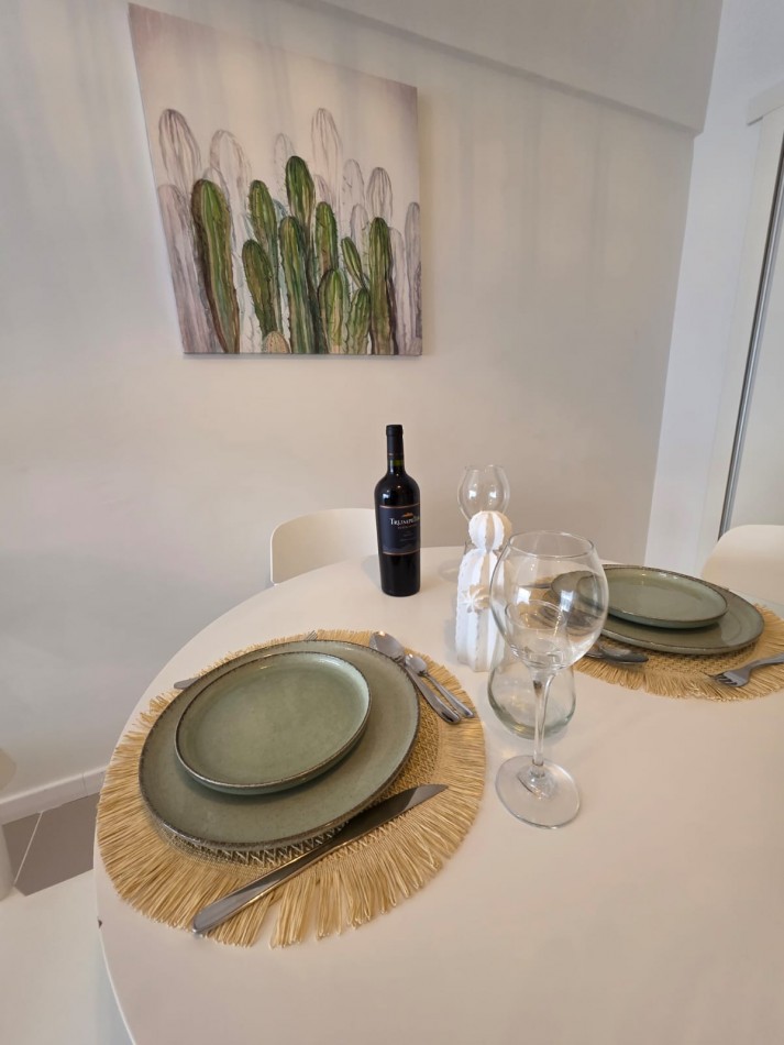 Departamento un ambiente luminoso. Reciclado y amoblado. Zona: Macrocentro