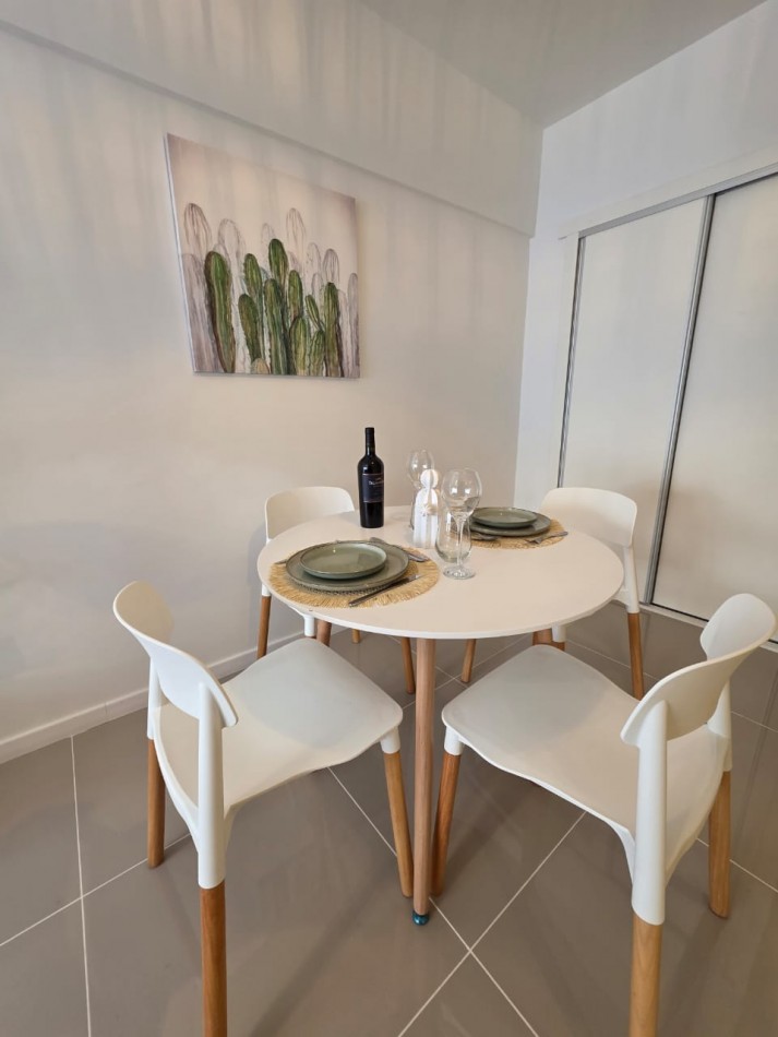 Departamento un ambiente luminoso. Reciclado y amoblado. Zona: Macrocentro