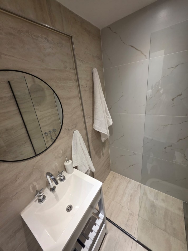 Departamento un ambiente luminoso. Reciclado y amoblado. Zona: Macrocentro