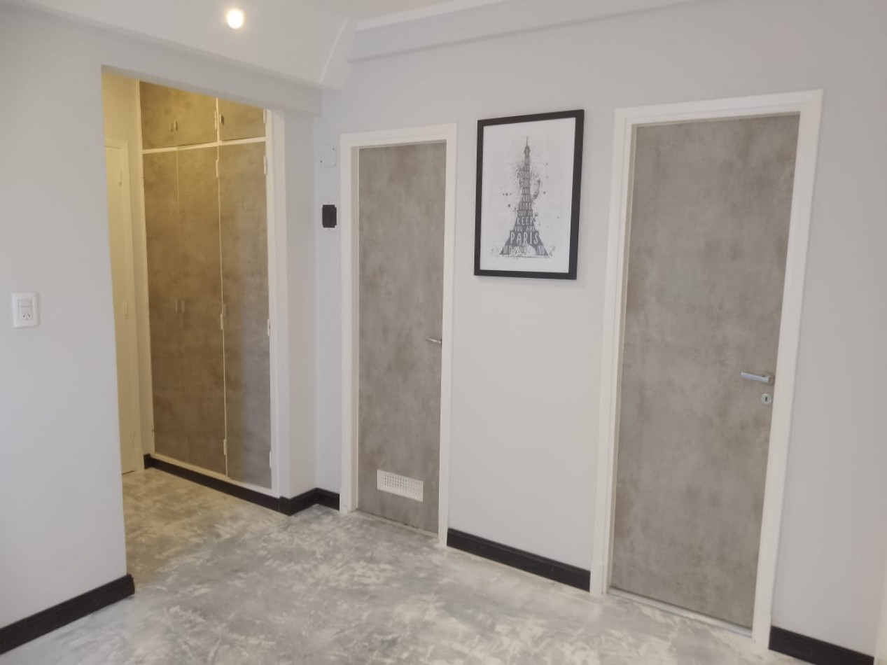 DEPARTAMENTO UN AMBIENTE AL LATERLA CON VISTA PANORAMICA A PLAZA MITRE. RECICLADO Y AMOBLADO