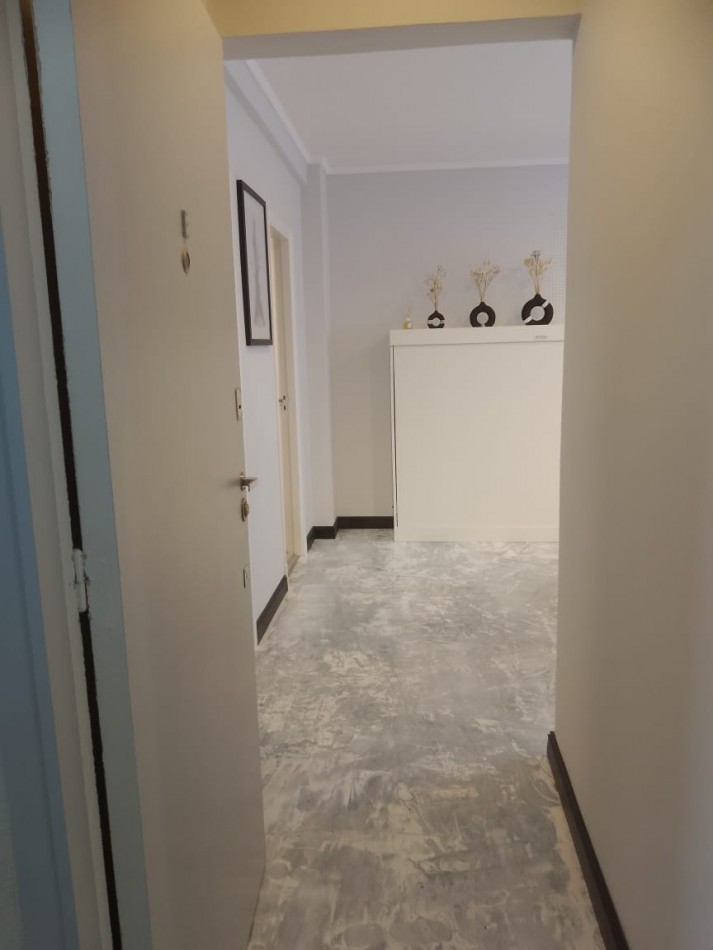 DEPARTAMENTO UN AMBIENTE AL LATERLA CON VISTA PANORAMICA A PLAZA MITRE. RECICLADO Y AMOBLADO