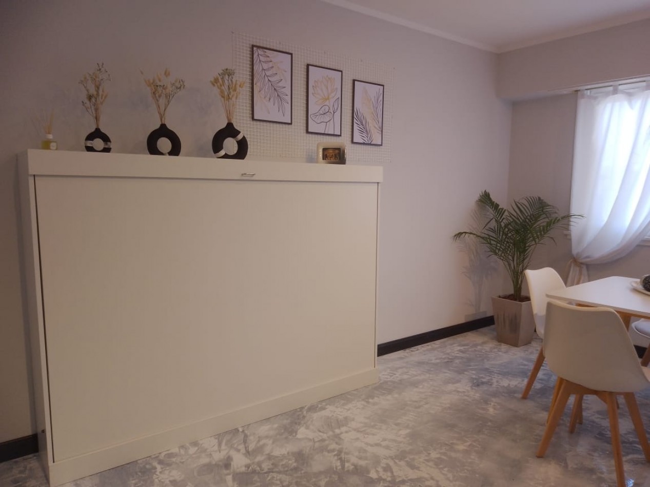 DEPARTAMENTO UN AMBIENTE AL LATERLA CON VISTA PANORAMICA A PLAZA MITRE. RECICLADO Y AMOBLADO