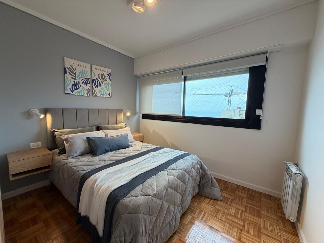 Deparatmento dos ambientes con balcon saliente y vista al mar. Reciclado y amoblado. Zona Guemes. Opcional cochera