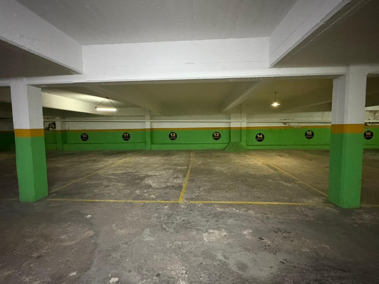 Deparatmento dos ambientes con balcon saliente y vista al mar. Reciclado y amoblado. Zona Guemes. Opcional cochera