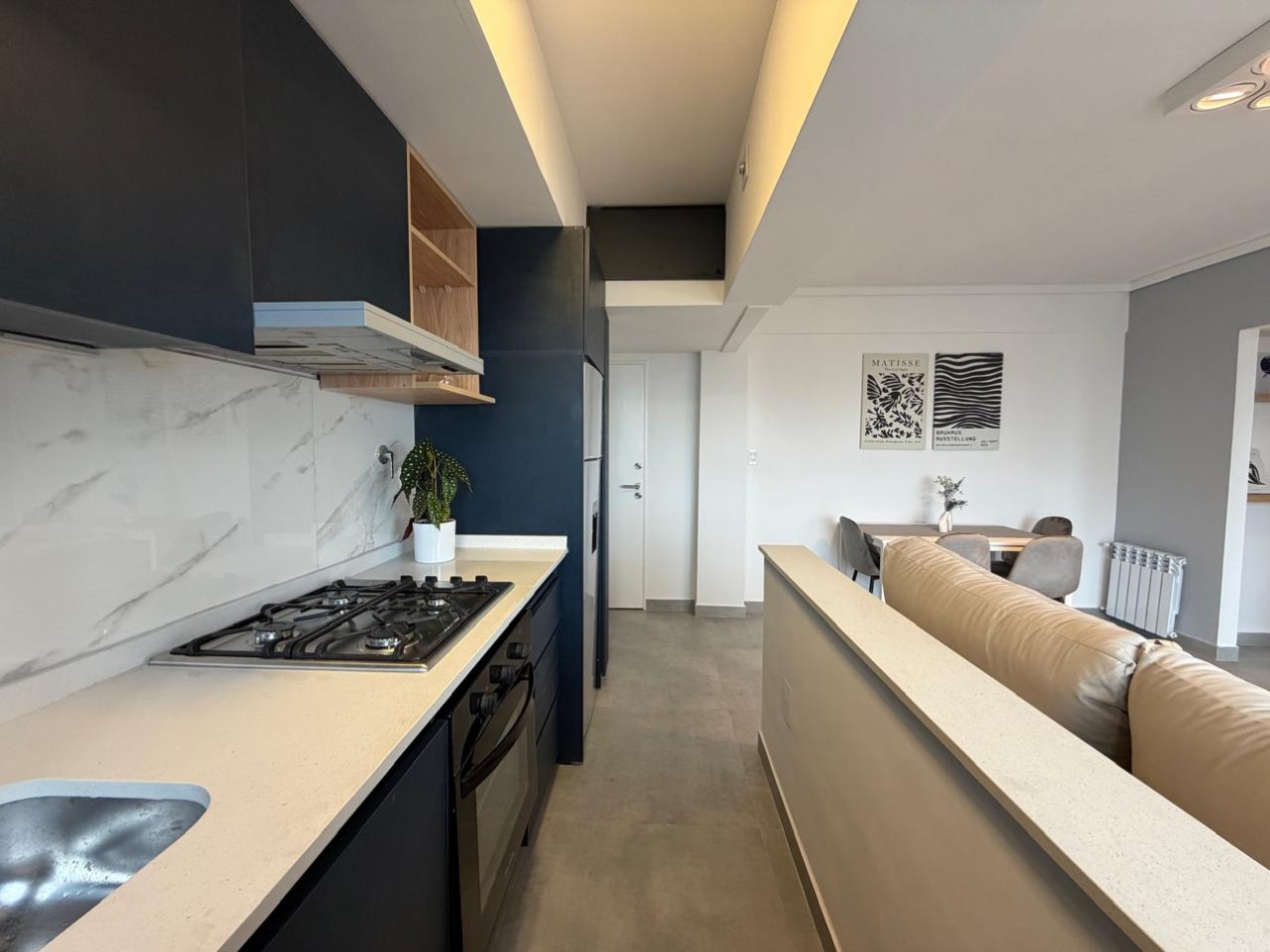 Deparatmento dos ambientes con balcon saliente y vista al mar. Reciclado y amoblado. Zona Guemes. Opcional cochera