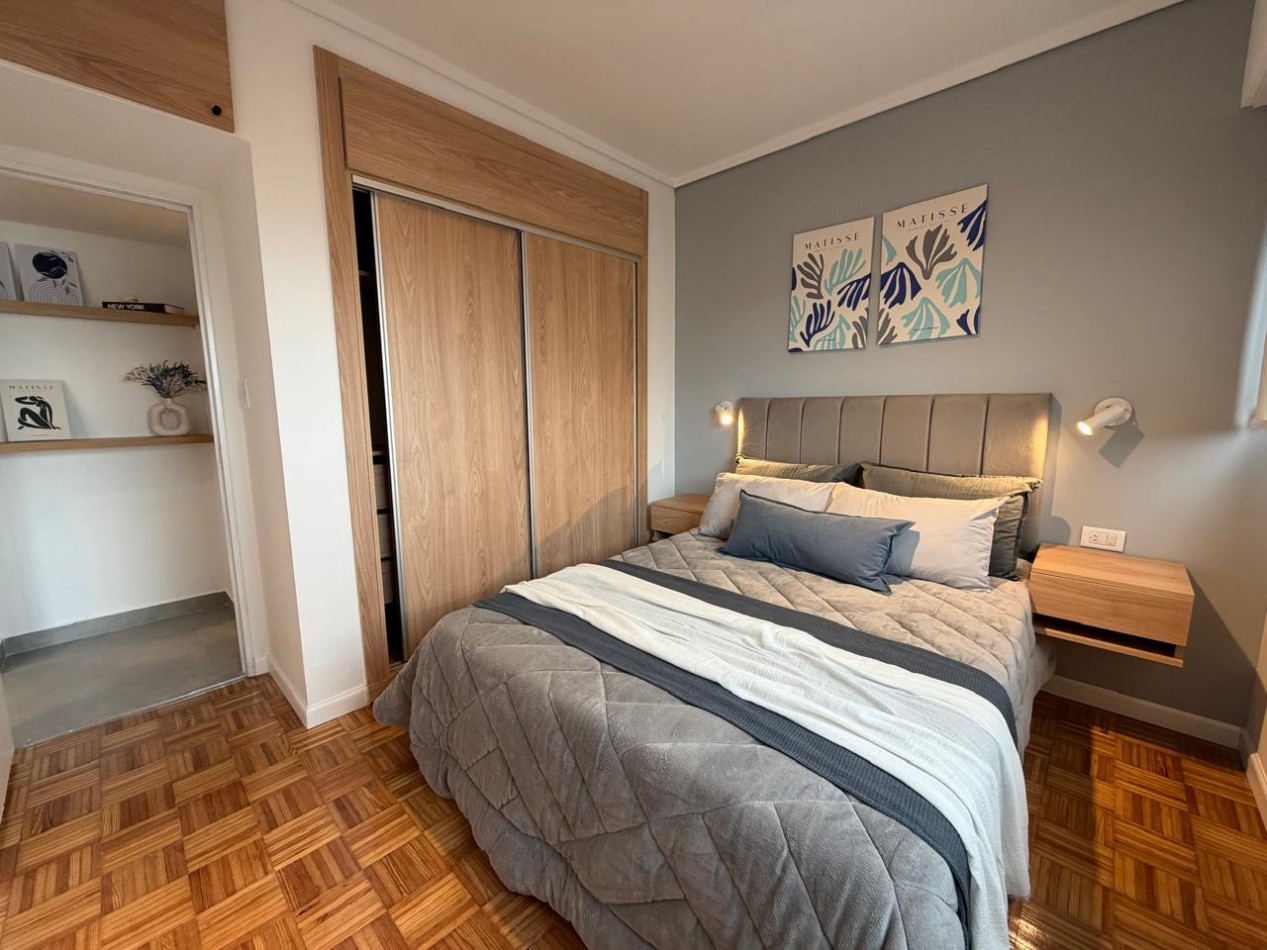 Deparatmento dos ambientes con balcon saliente y vista al mar. Reciclado y amoblado. Zona Guemes. Opcional cochera