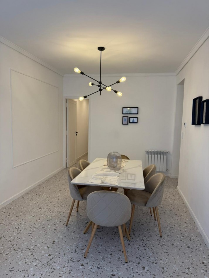 DEPARTAMENTO TRE AMBIENTES A LA CALLE CON BALCON TERRAZA CON VISTA LATERALA PLAZA COLON Y AL MAR.  RECICLADO Y AMOBLADO. OPCION COCHERA